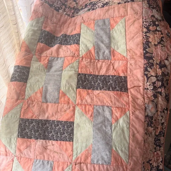 Handmade Patchwork Quilt - Beautiful condition - Picture 9 of 12